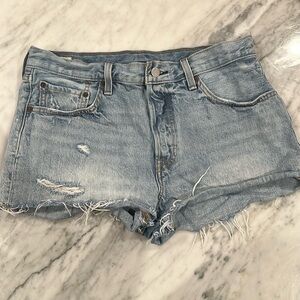 Levi 501 Cutoffs Size 31